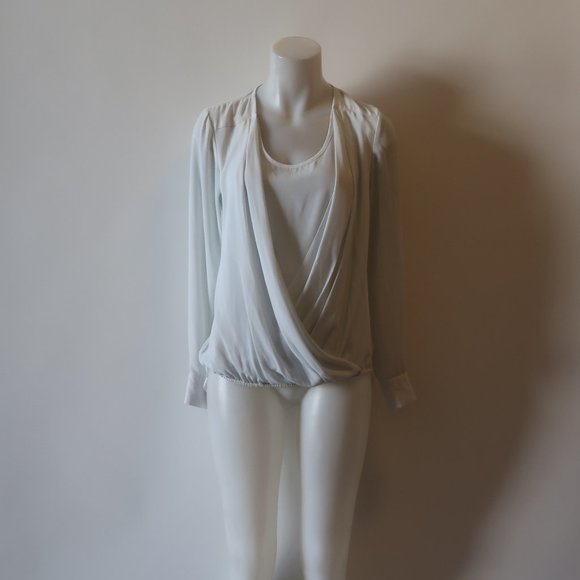 NEIMAN MARCUS LIGHT GREEN LONG SLEEVE BLOUSE SZ S - Picture 1 of 9